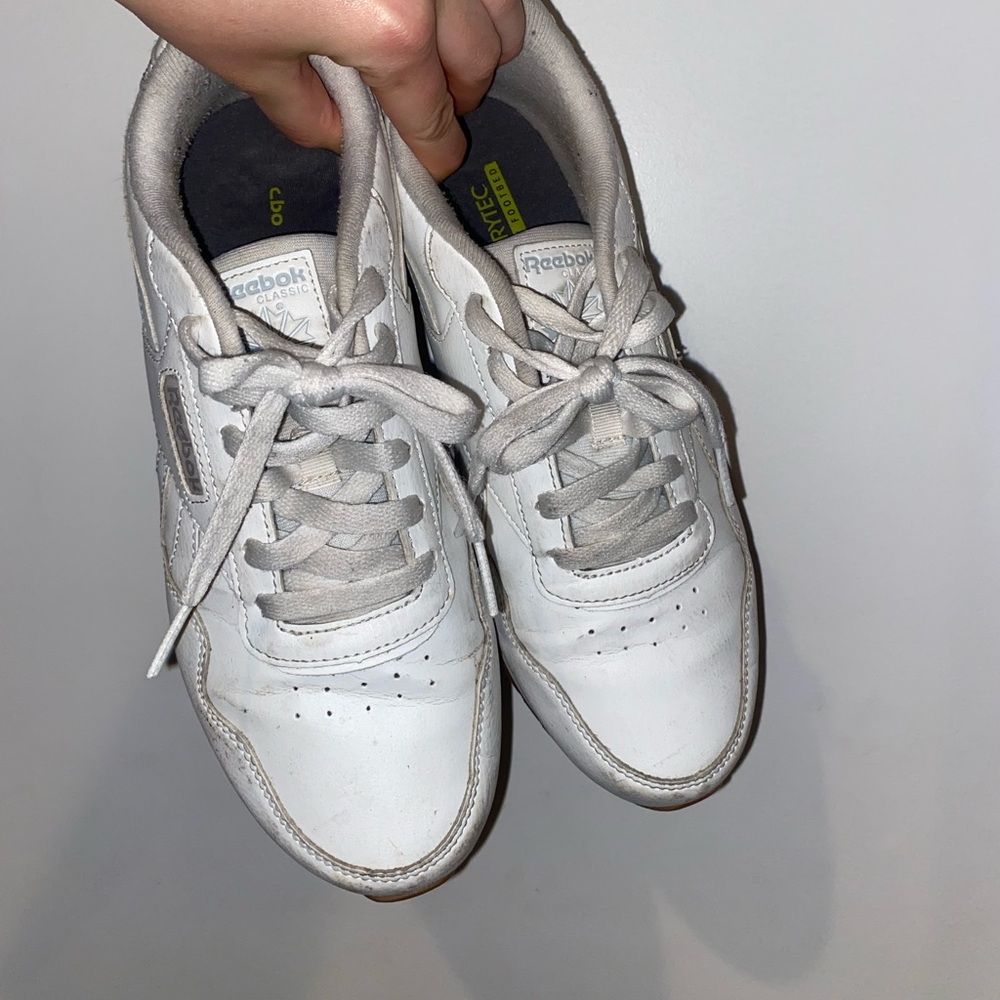 Womens Reeboks size 8.5